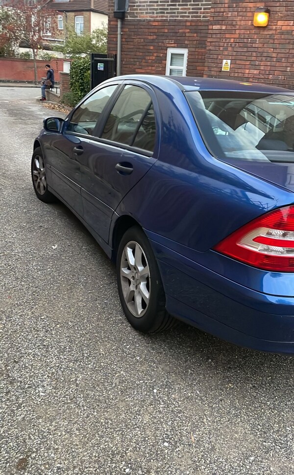 Used Mercedes-Benz C-Class 2005 for sale - 76212175: Photo 4