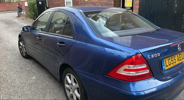 Used Mercedes-Benz C-Class 2005 for sale - 76212175: Photo 6