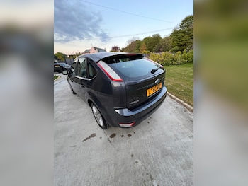 Used Ford Focus 2010 for sale - 75715612: Photo