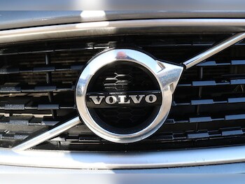 Used Volvo V40 2017 for sale - 79305160: Photo