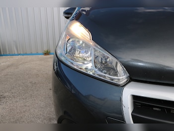 Used Peugeot 208 2016 for sale - 79611589: Photo