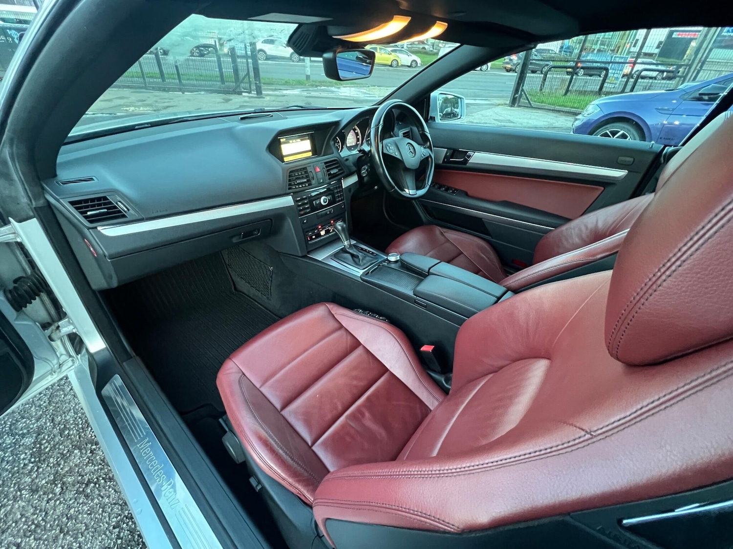 Used Mercedes-Benz E Class 2011 for sale - 76898598: Photo 17