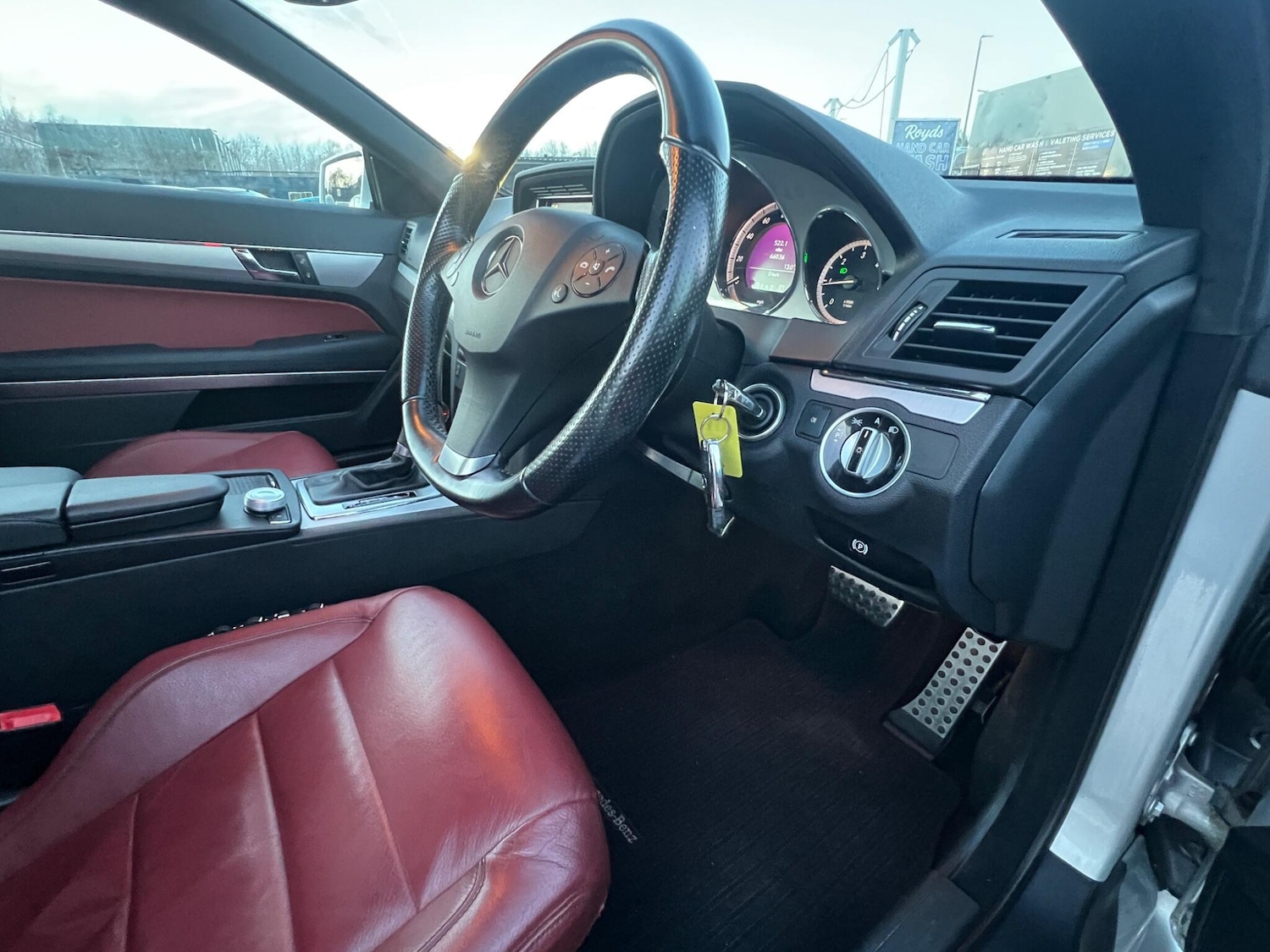 Used Mercedes-Benz E Class 2011 for sale - 76898598: Photo 20