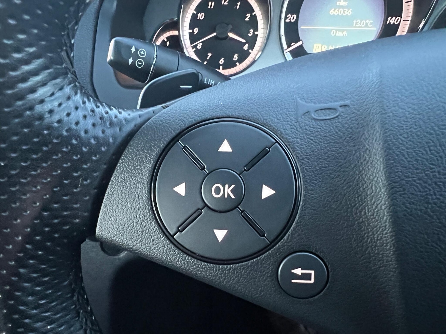 Used Mercedes-Benz E Class 2011 for sale - 76898598: Photo 26