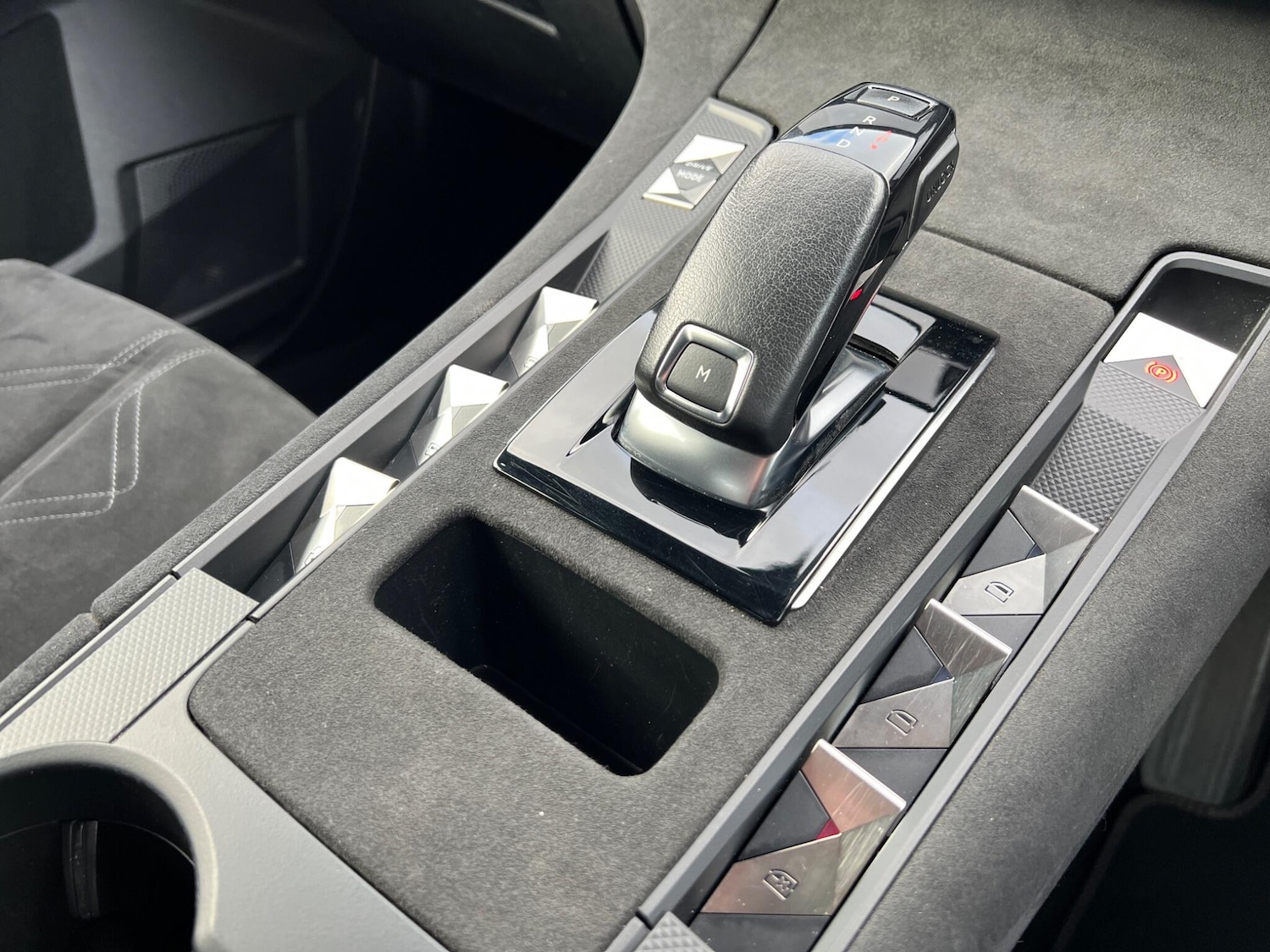 Used DS Automobiles DS 7 Crossback 2018 for sale - 76397887: Photo 24