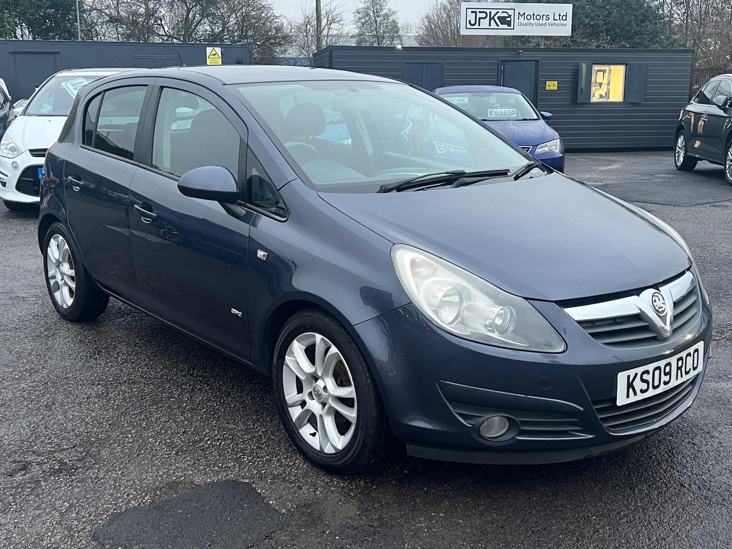 Used Vauxhall Corsa 2009 for sale - 77029705: Photo 2