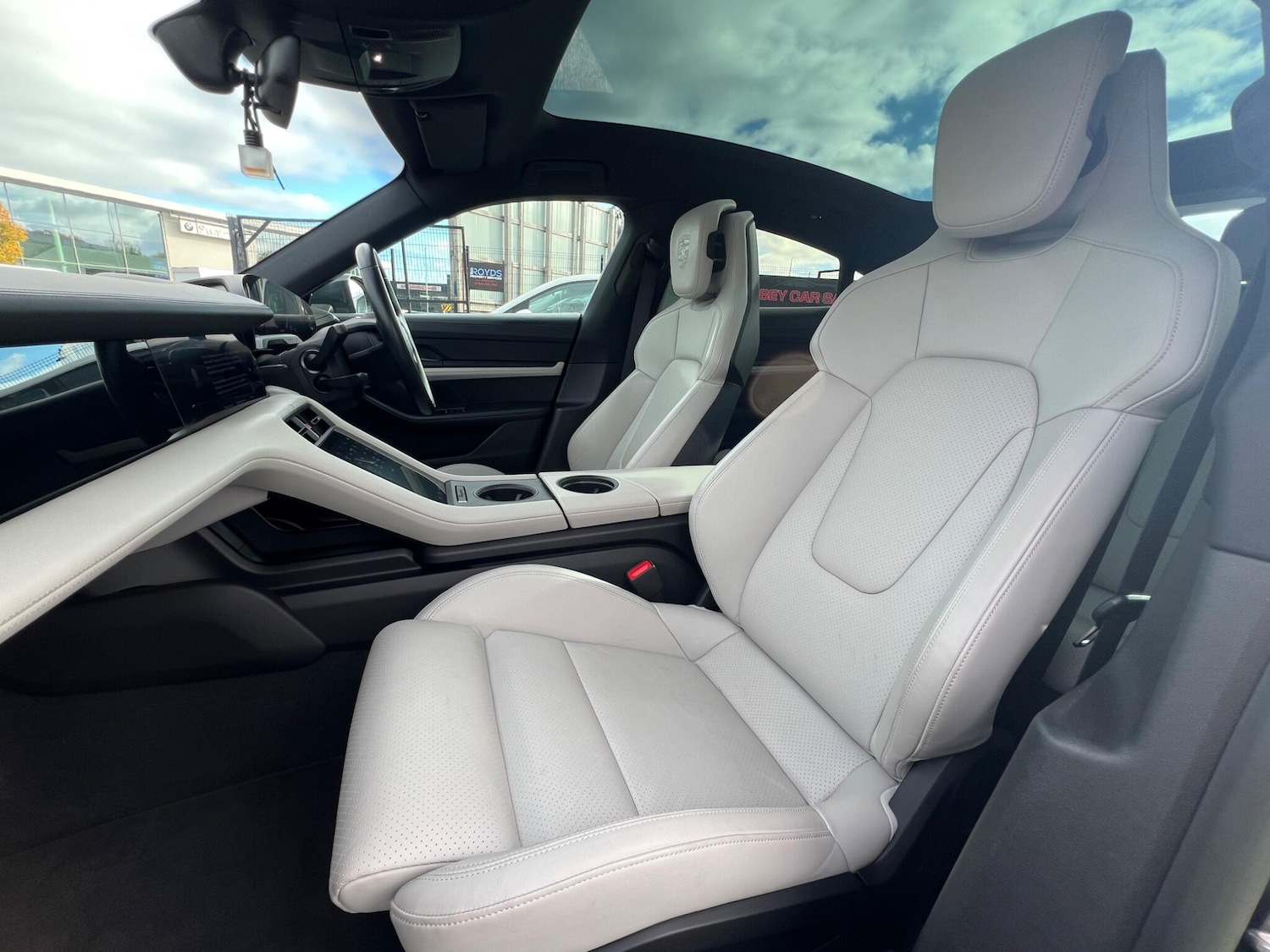 Used Porsche Taycan 2022 for sale - 76337256: Photo 21