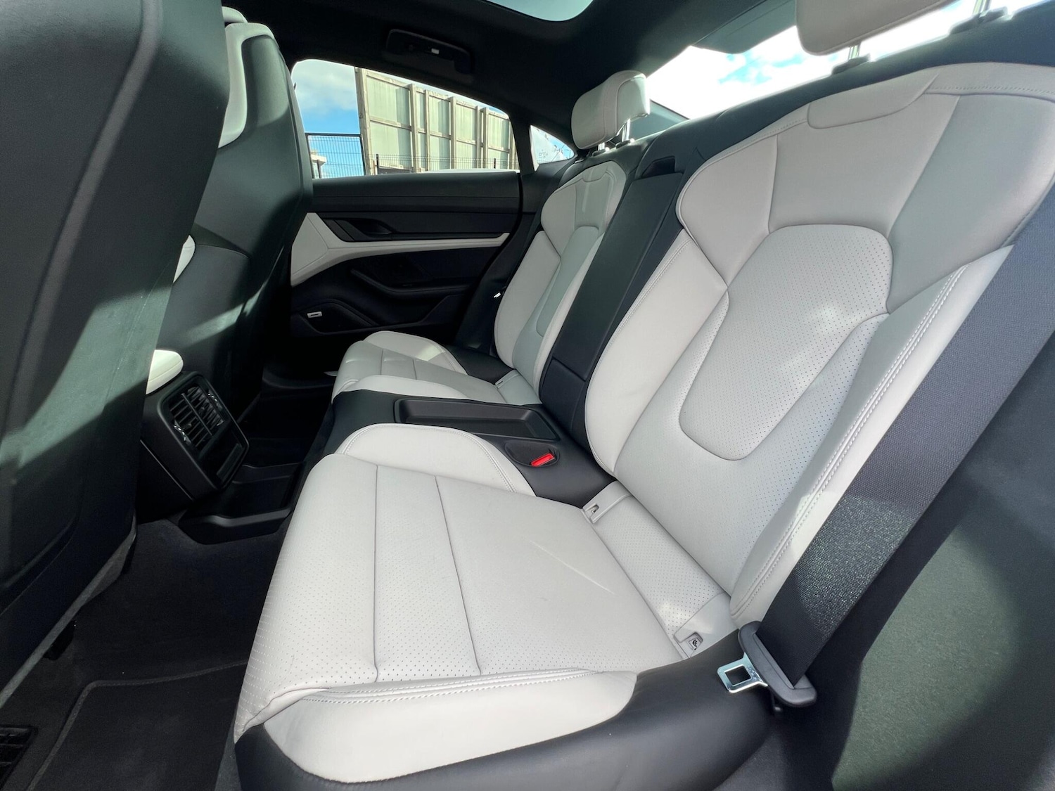 Used Porsche Taycan 2022 for sale - 76337256: Photo 24