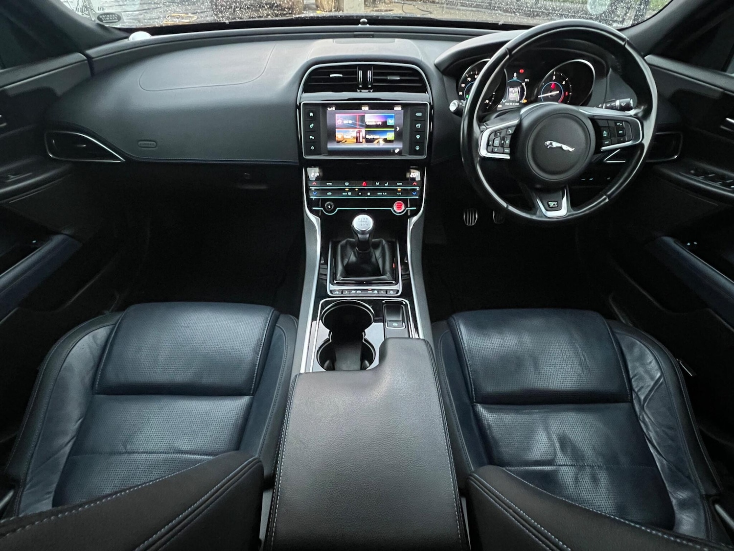 Used Jaguar XE 2016 for sale - 76397969: Photo 16