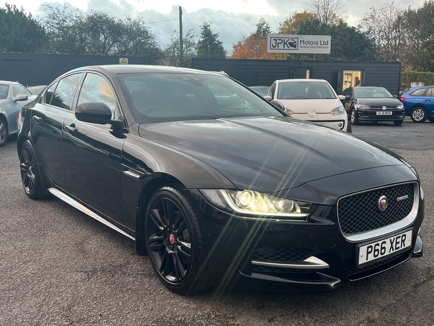Used Jaguar XE 2016 for sale - 76397969: Photo 2
