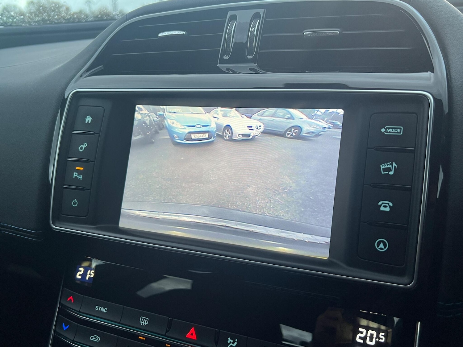 Used Jaguar XE 2016 for sale - 76397969: Photo 21