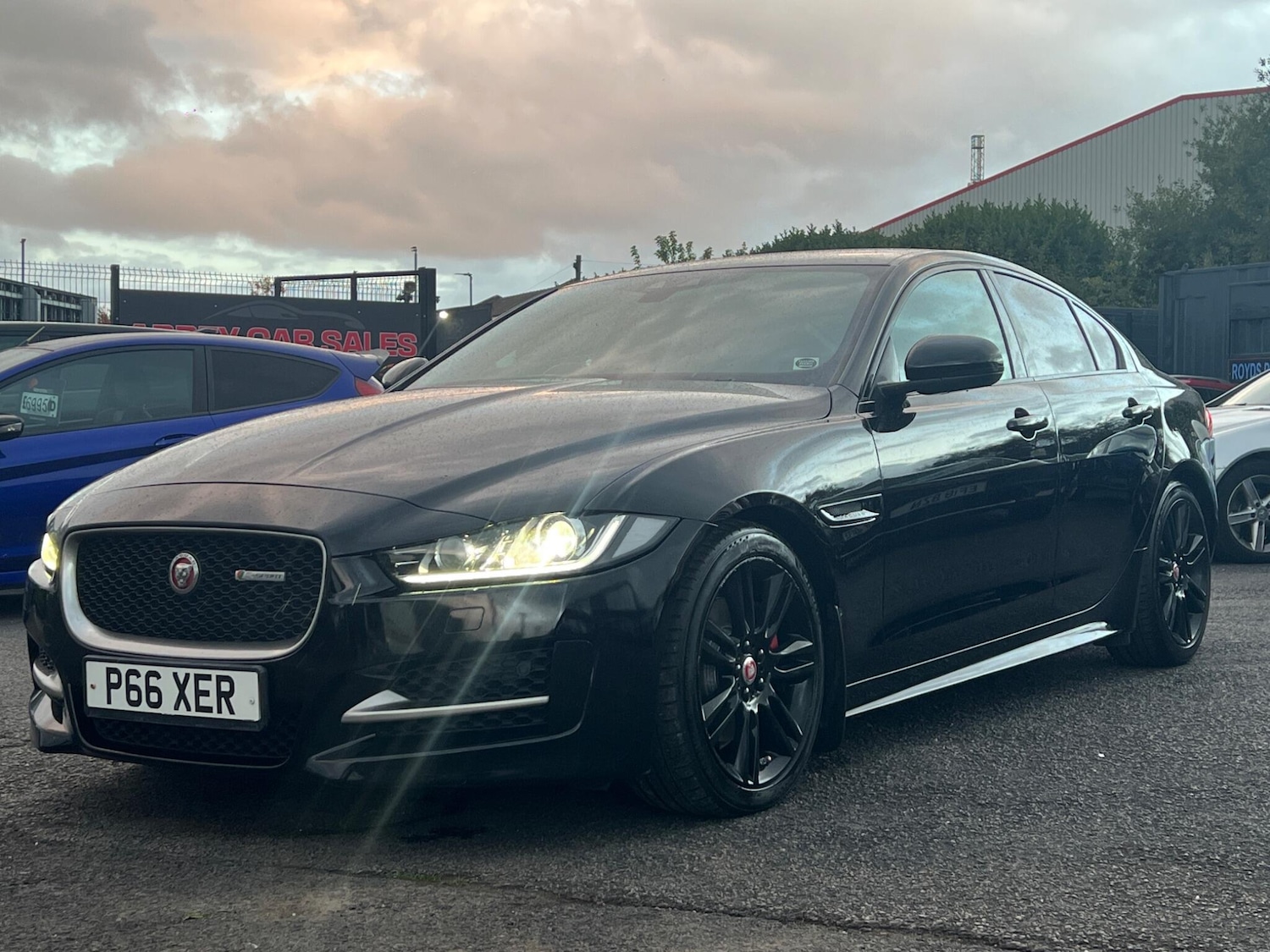 Used Jaguar XE 2016 for sale - 76397969: Photo 5