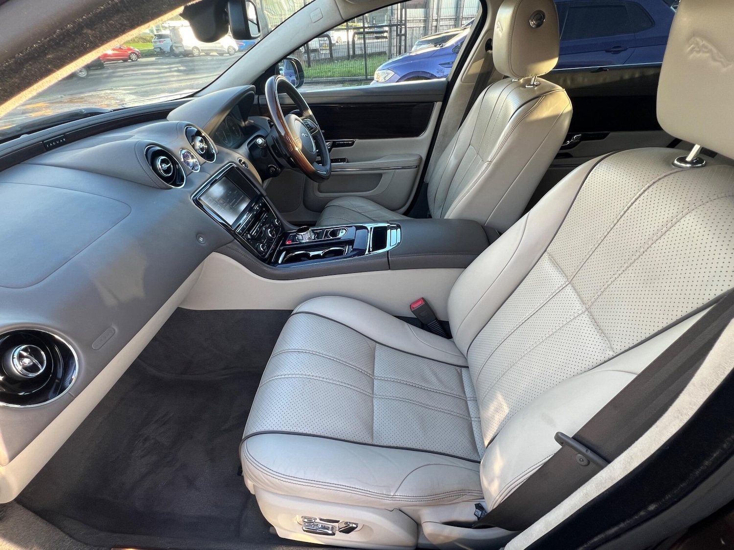 Used Jaguar XJ 2011 for sale - 77116624: Photo 16