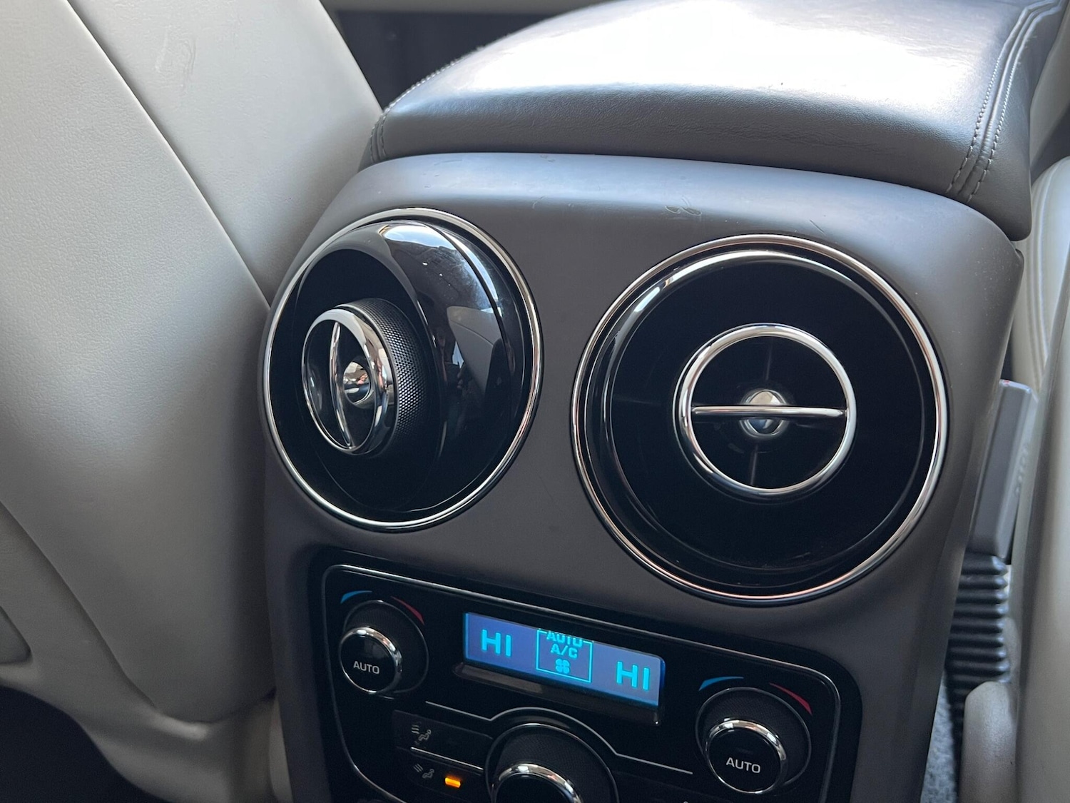 Used Jaguar XJ 2011 for sale - 77116624: Photo 24