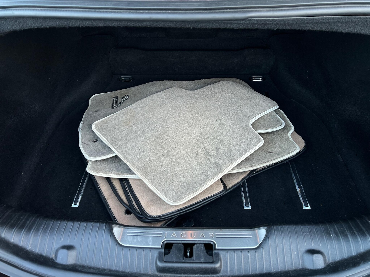 Used Jaguar XJ 2011 for sale - 77116624: Photo 38