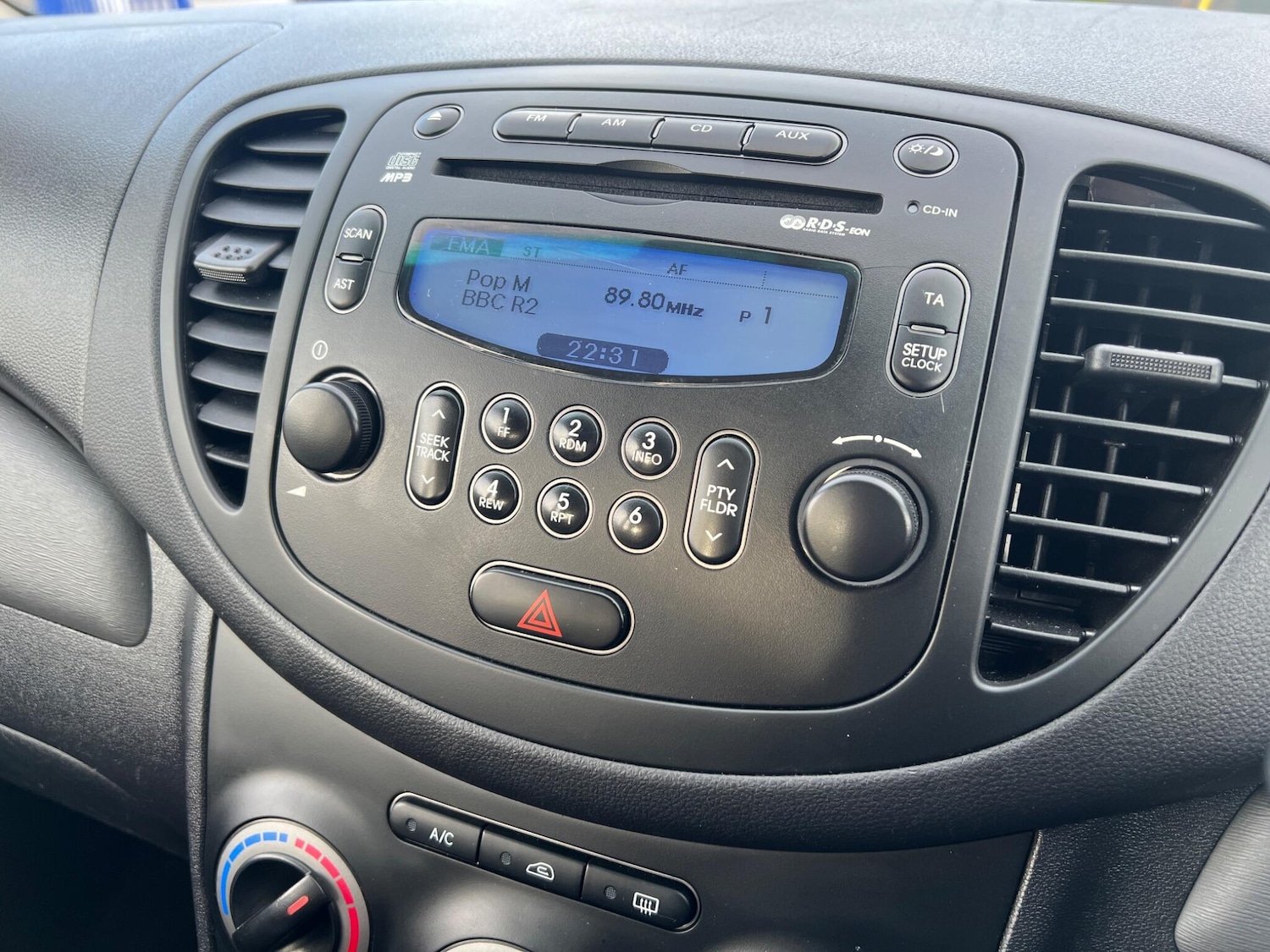 Used Hyundai i10 2013 for sale - 76935955: Photo 16