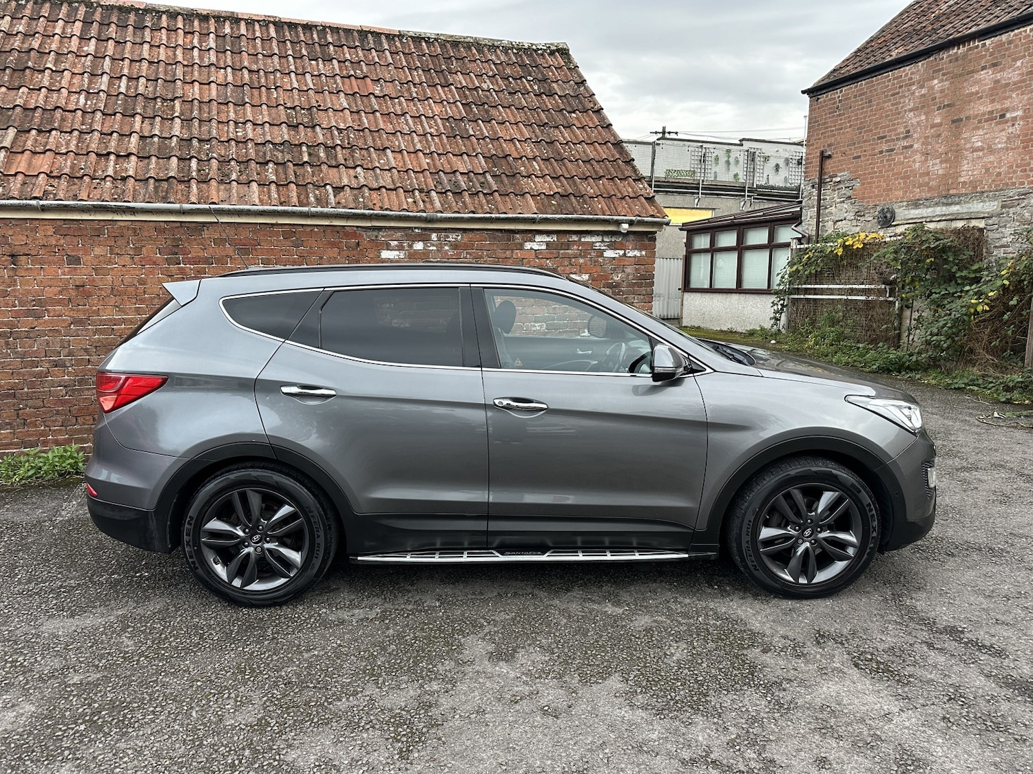 Used Hyundai Santa Fe 2014 for sale - 76488701: Photo 2