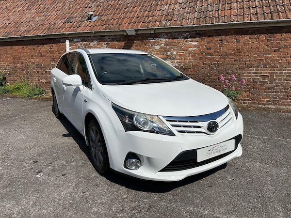 Used Toyota Avensis 2012 for sale - 76246188: Photo 2