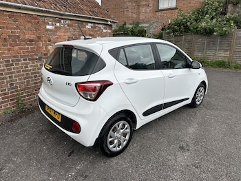 Used Hyundai i10 2018 for sale - 78852517: Photo