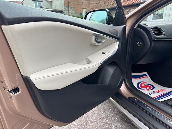 Used Volvo V40 Cross Country 2014 for sale - 76252367: Photo 18