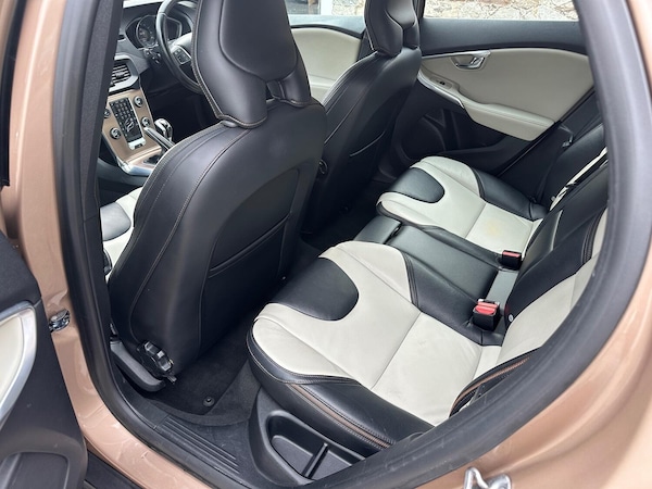 Used Volvo V40 Cross Country 2014 for sale - 76252367: Photo 19