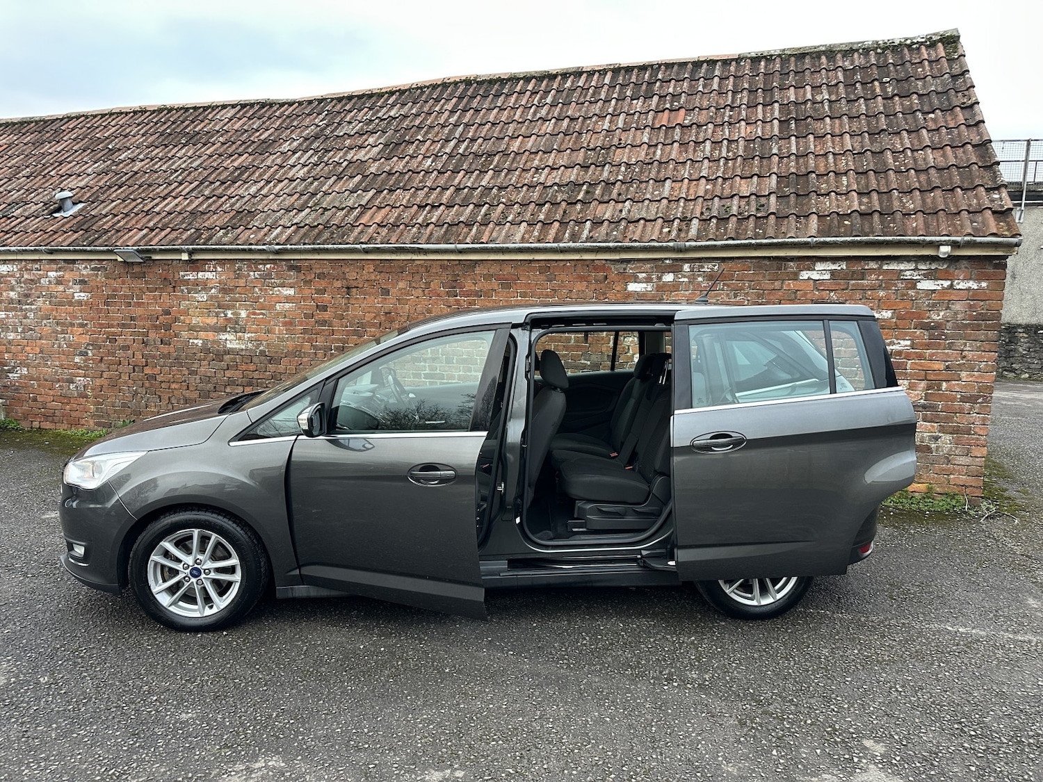 Used Ford Grand C-Max 2018 for sale - 77610099: Photo 13