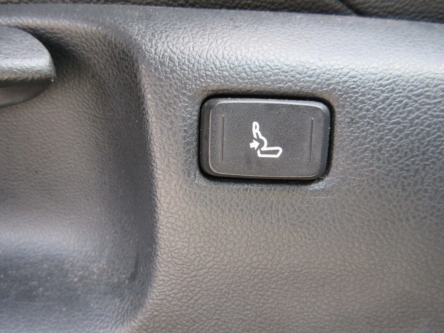 Used Toyota C-HR 2019 for sale - 76839621: Photo 21