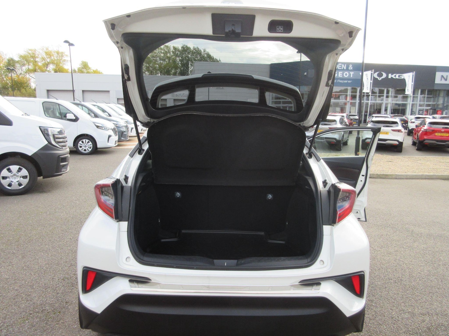 Used Toyota C-HR 2019 for sale - 76839621: Photo 41