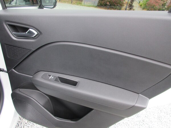 Used Renault Captur 2023 for sale - 74691205: Photo 19