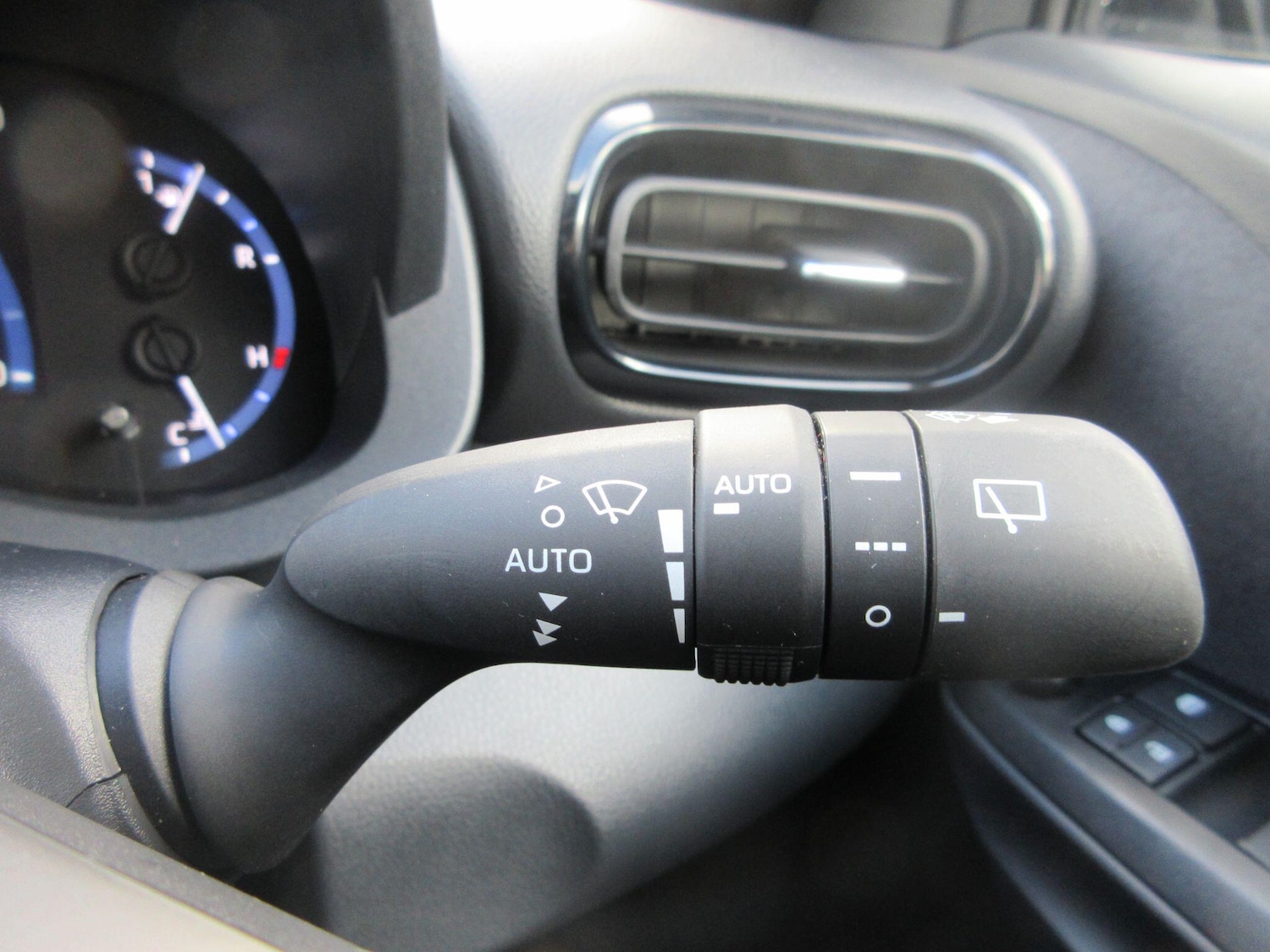 Used Toyota Yaris Cross 2023 for sale - 77290664: Photo 15