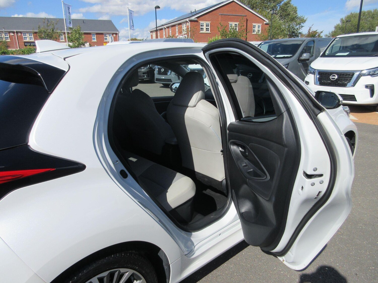 Used Toyota Yaris 2023 for sale - 75720265: Photo 47