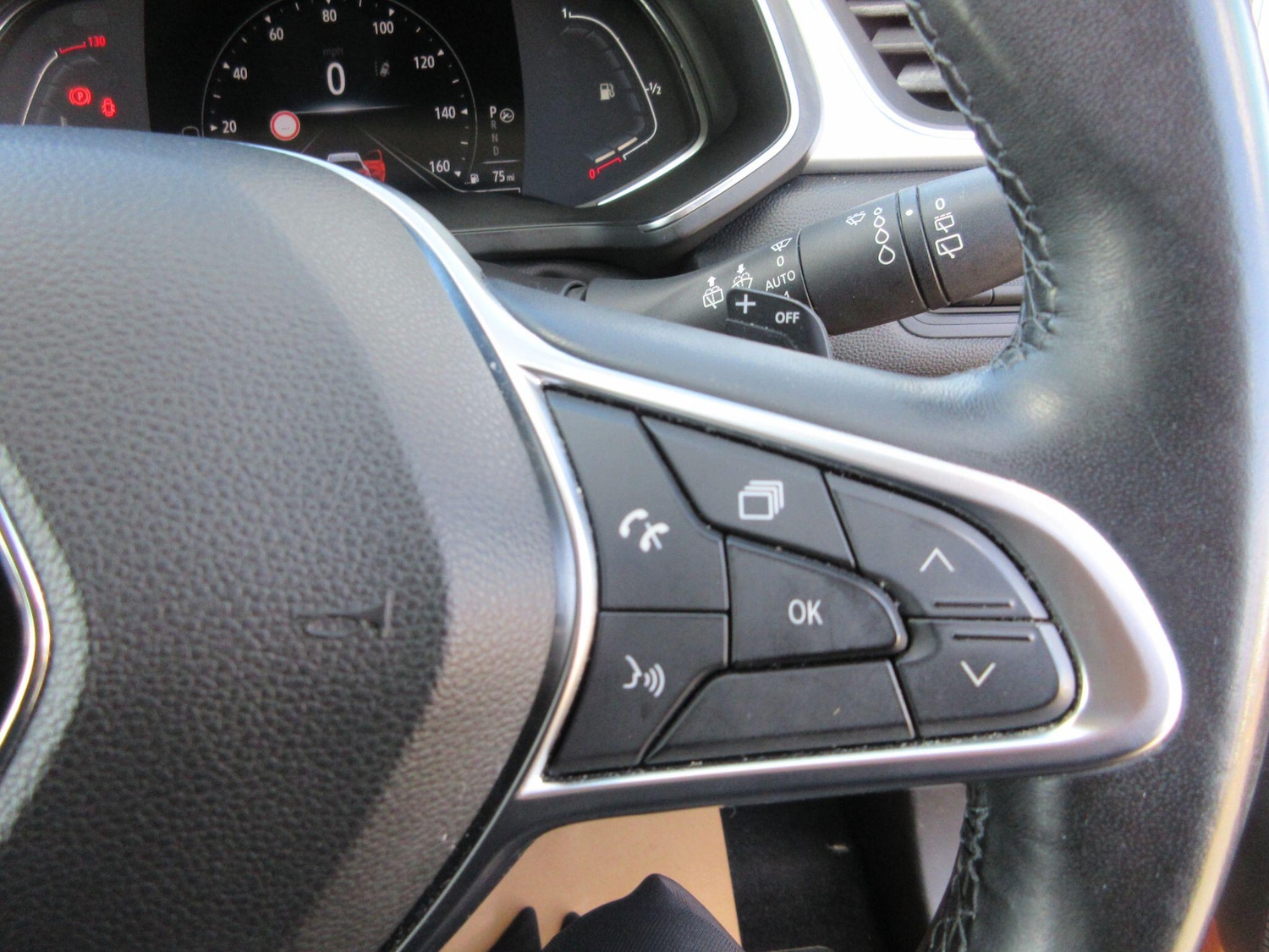 Used Renault Captur 2020 for sale - 76657325: Photo 25