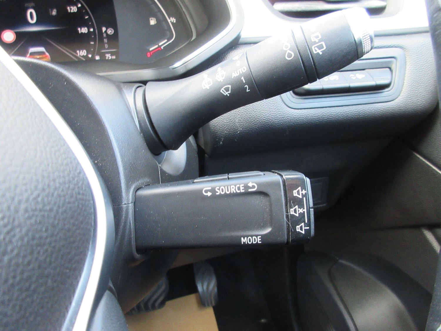 Used Renault Captur 2020 for sale - 76657325: Photo 29