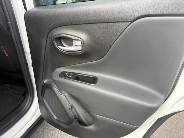 Used Jeep Renegade 2024 for sale - 76094825: Photo 31