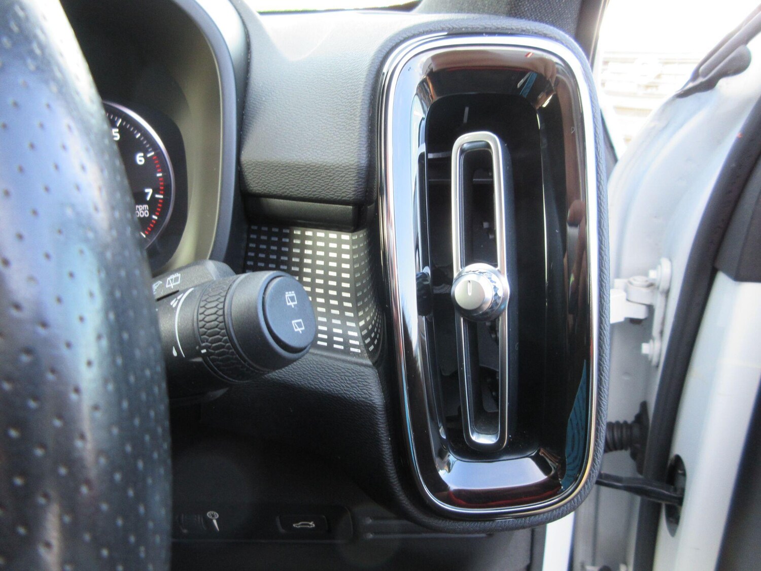 Used Volvo XC40 2019 for sale - 76772236: Photo 34