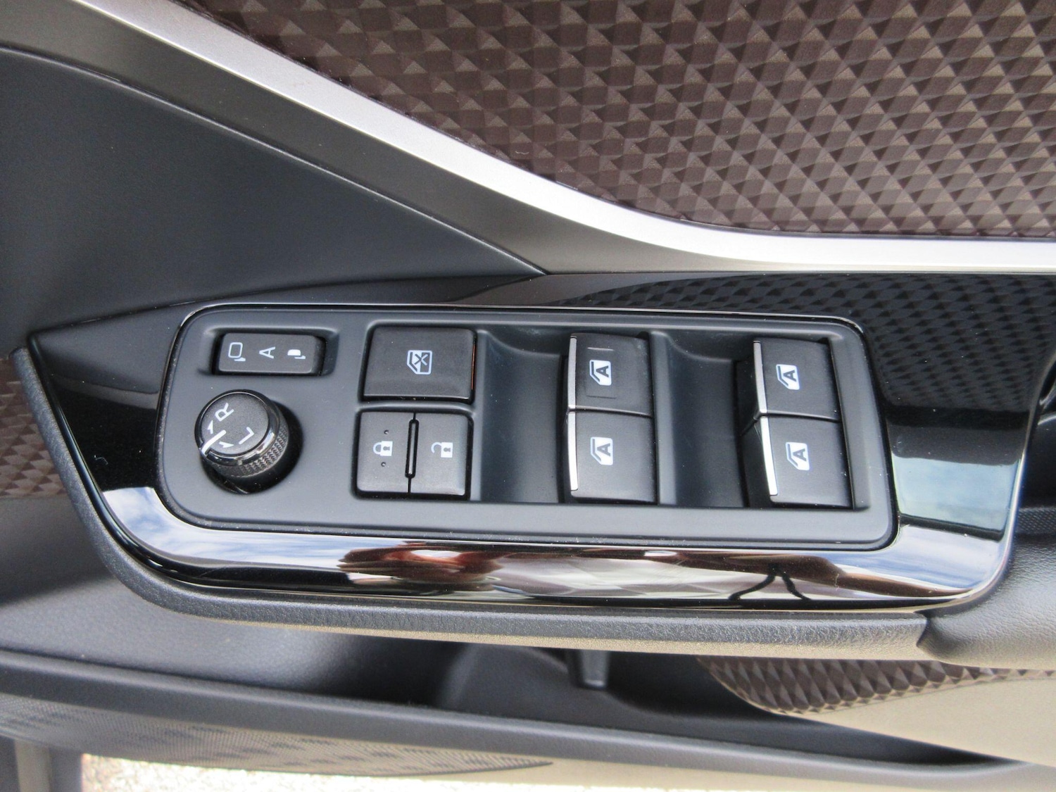 Used Toyota C-HR 2019 for sale - 76361440: Photo 12