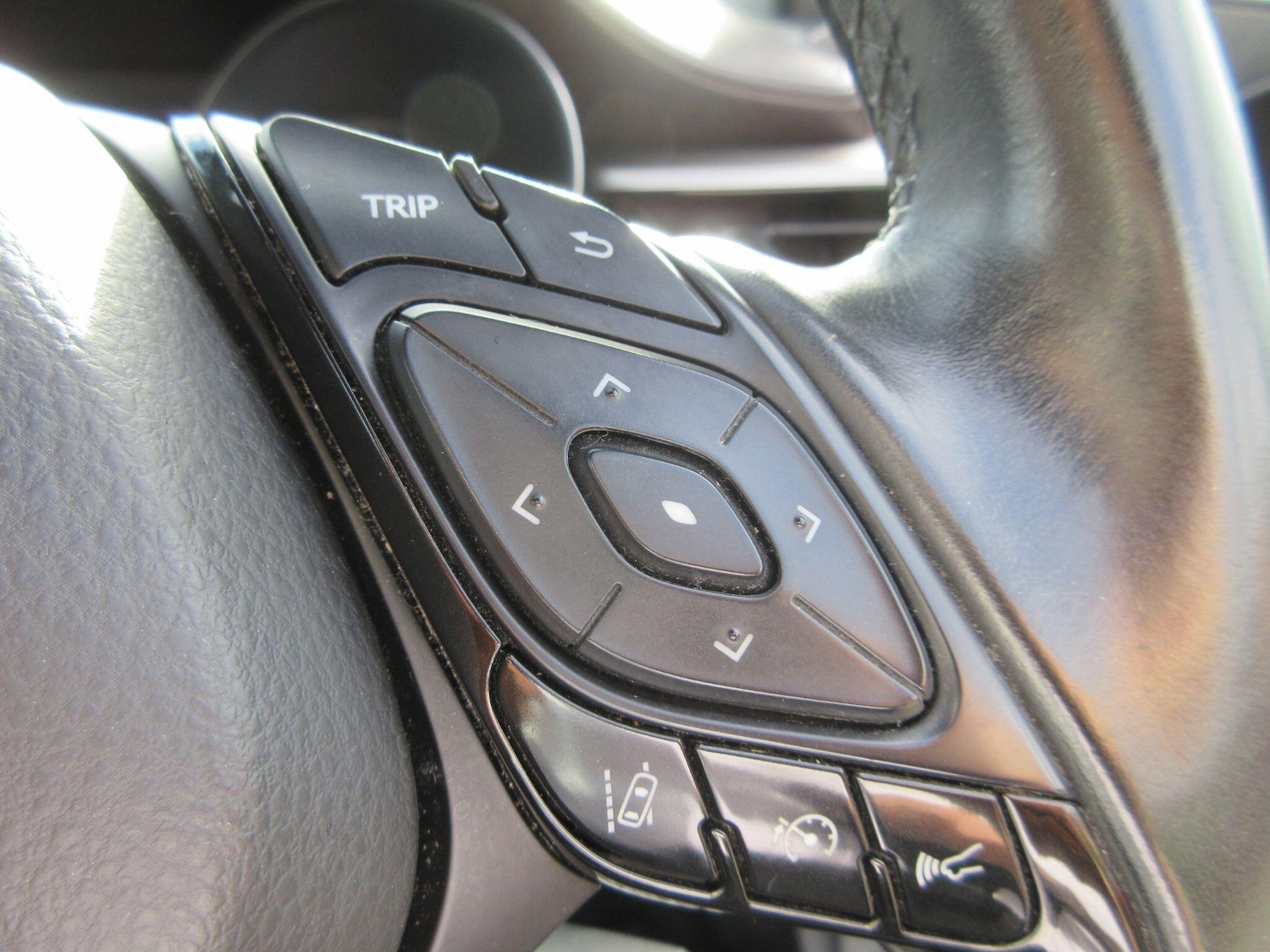 Used Toyota C-HR 2019 for sale - 76361440: Photo 18