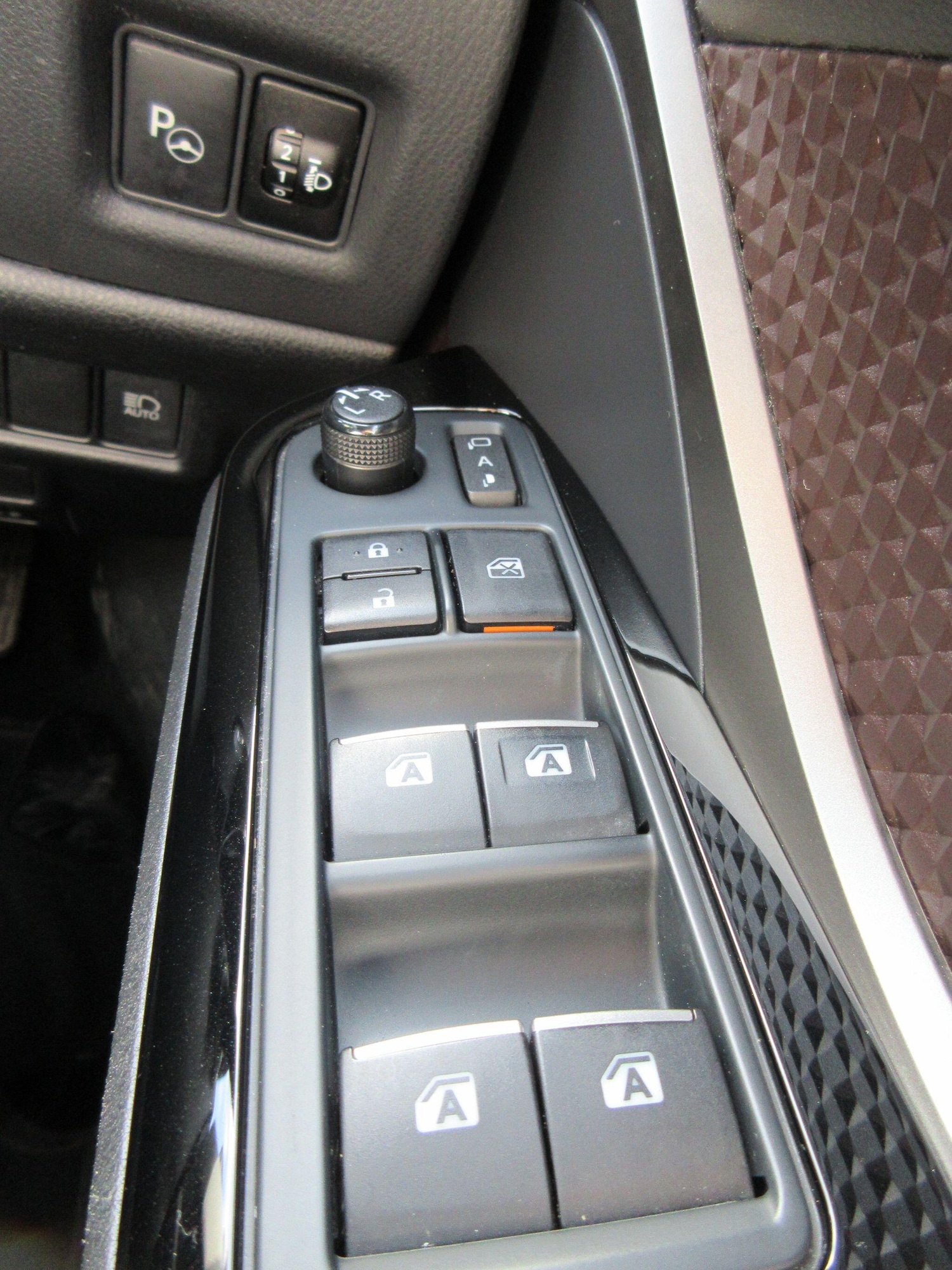 Used Toyota C-HR 2019 for sale - 76361440: Photo 21