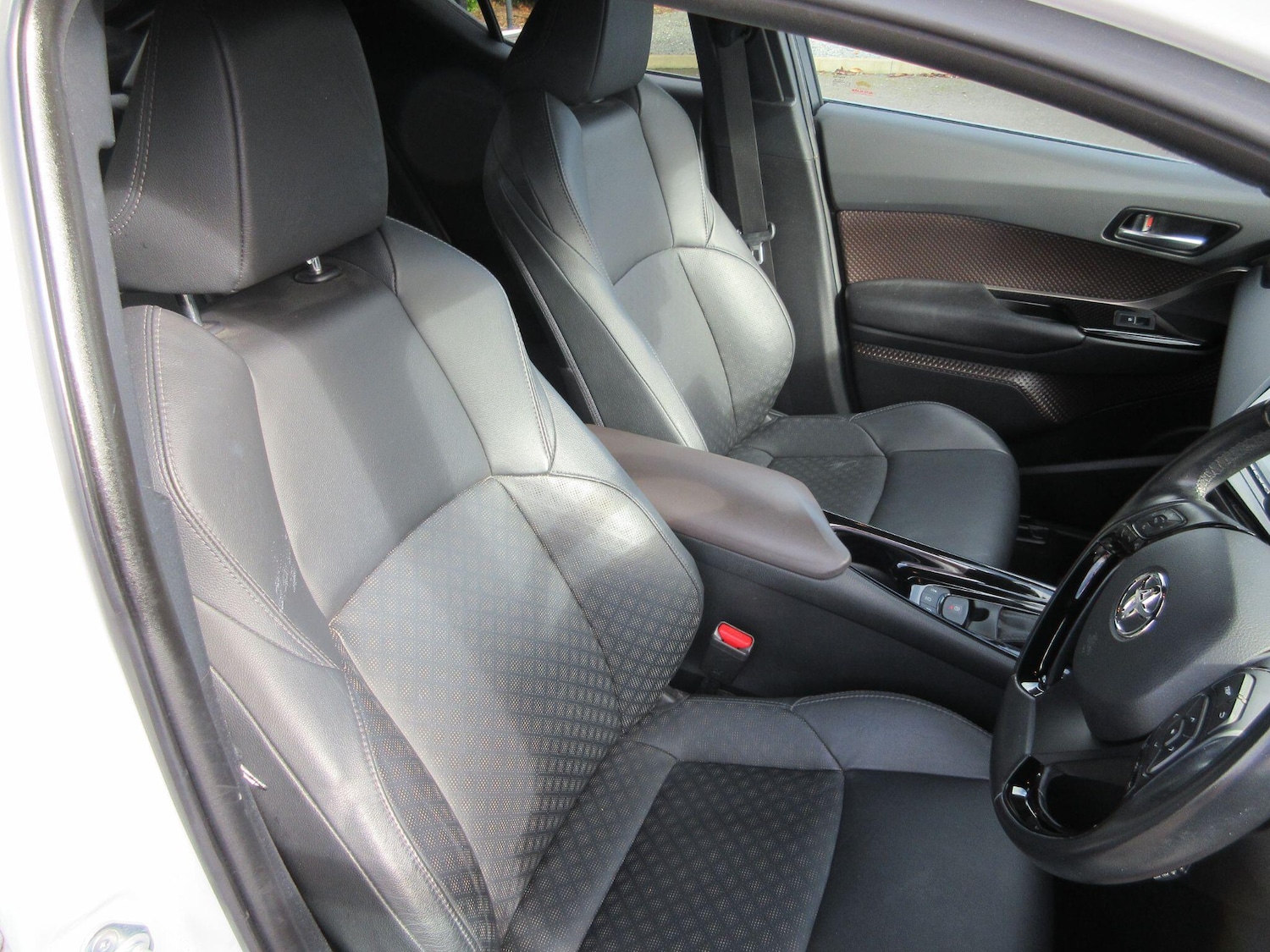 Used Toyota C-HR 2019 for sale - 76361440: Photo 7