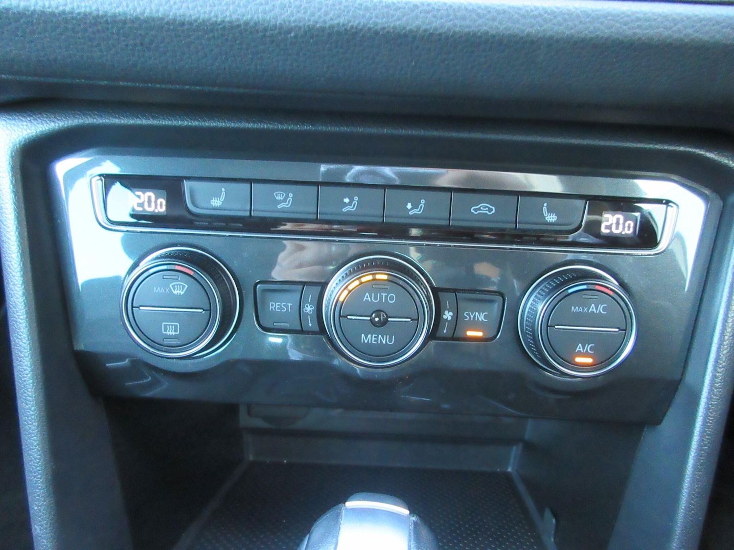 Used Volkswagen Tiguan 2020 for sale - 77304950: Photo 44