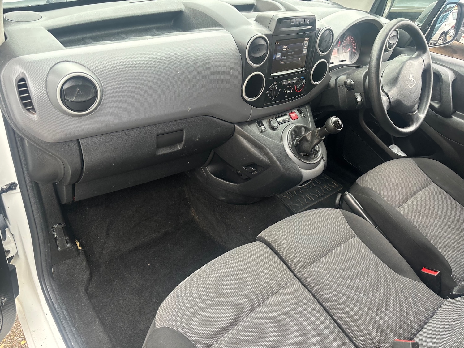 Used Peugeot Partner 2017 for sale - 76263851: Photo 17