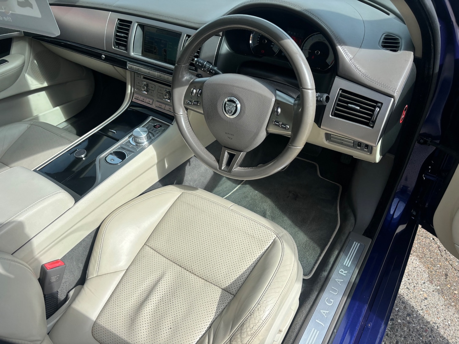 Used Jaguar XF 2011 for sale - 75968602: Photo 10