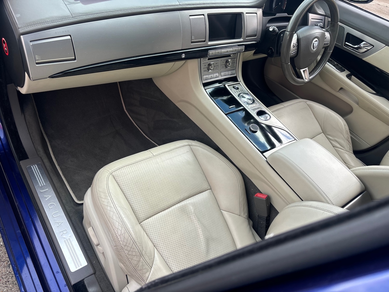 Used Jaguar XF 2011 for sale - 75968602: Photo 18