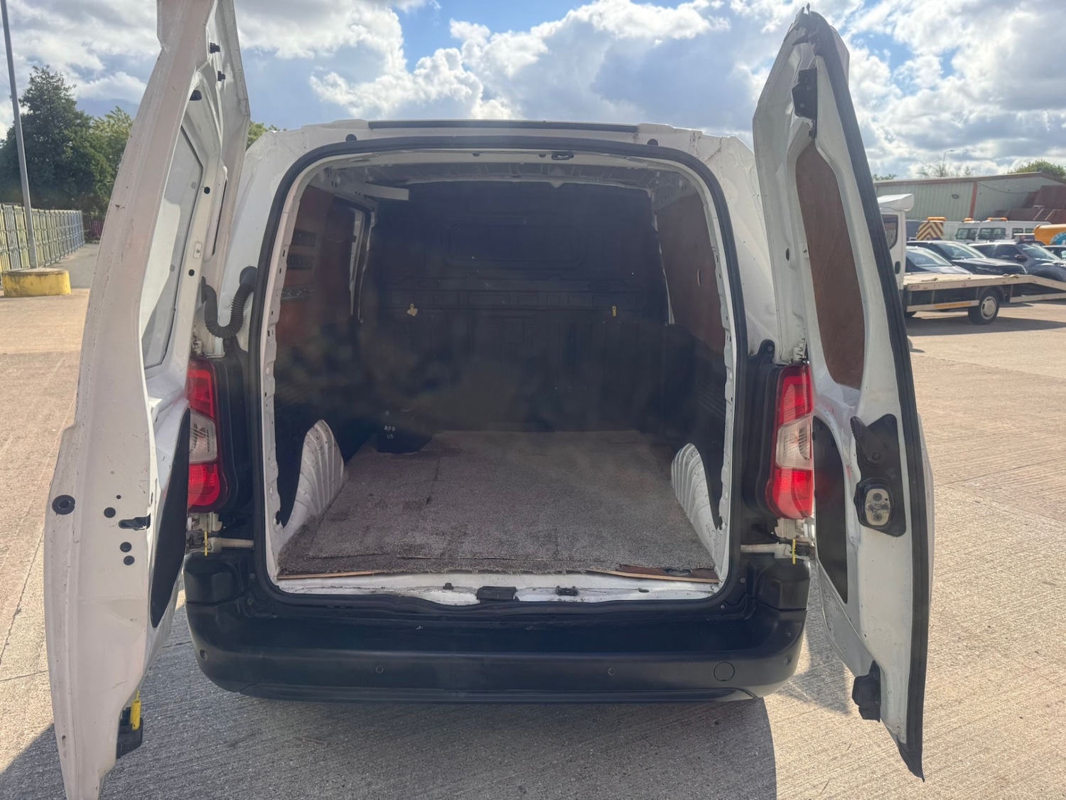 Used Peugeot Partner 2019 for sale - 75994687: Photo 12