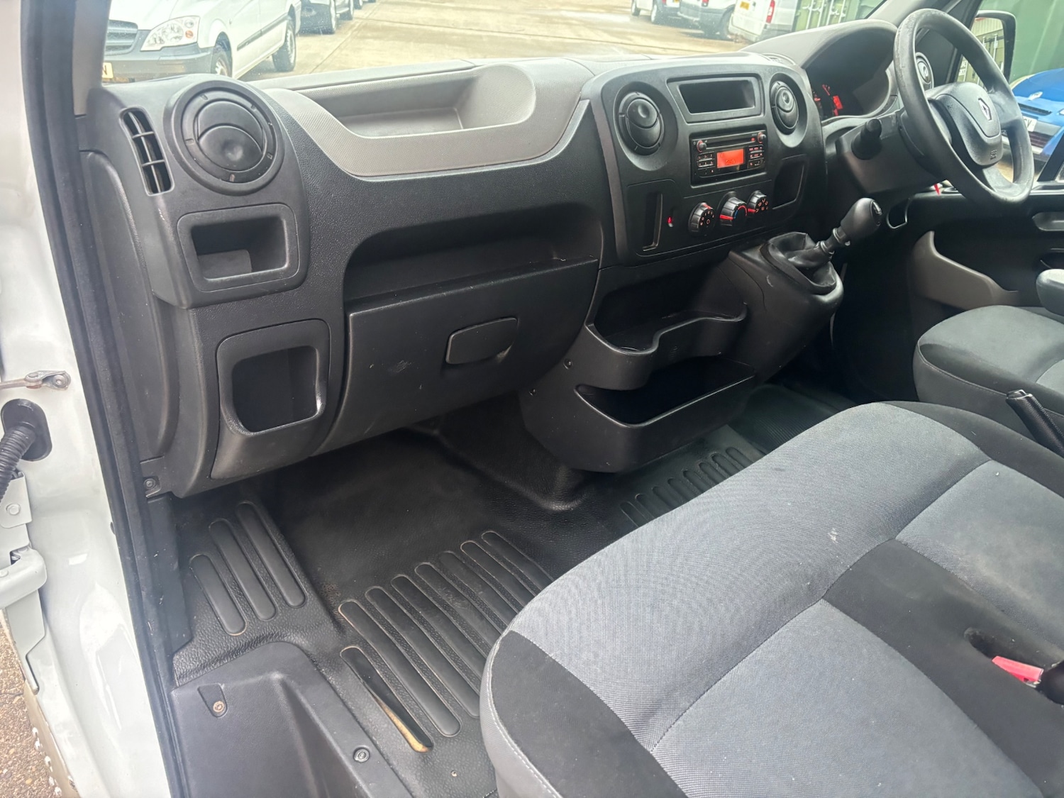 Used Renault Clio 2015 for sale - 76563636: Photo 16