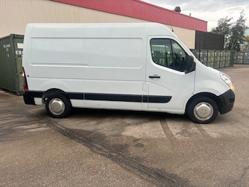 Used Renault Clio 2015 for sale - 76563636: Photo