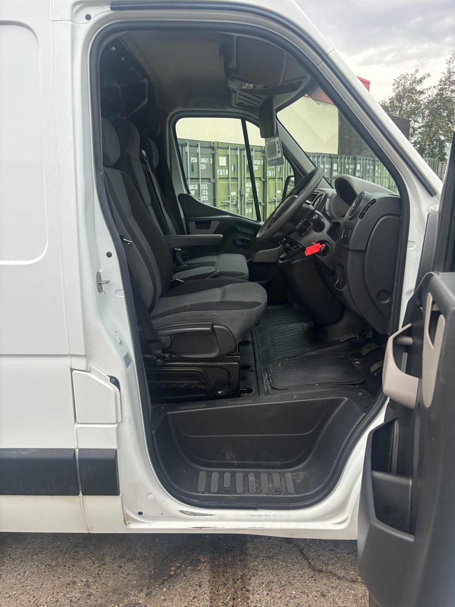 Used Renault Clio 2015 for sale - 76563636: Photo 9