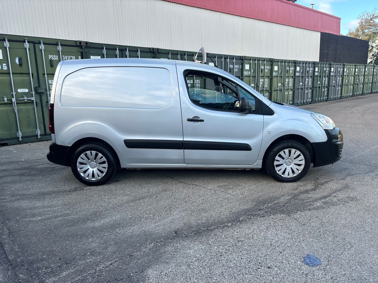 Used Citroen Berlingo 2018 for sale - 76402373: Photo 2