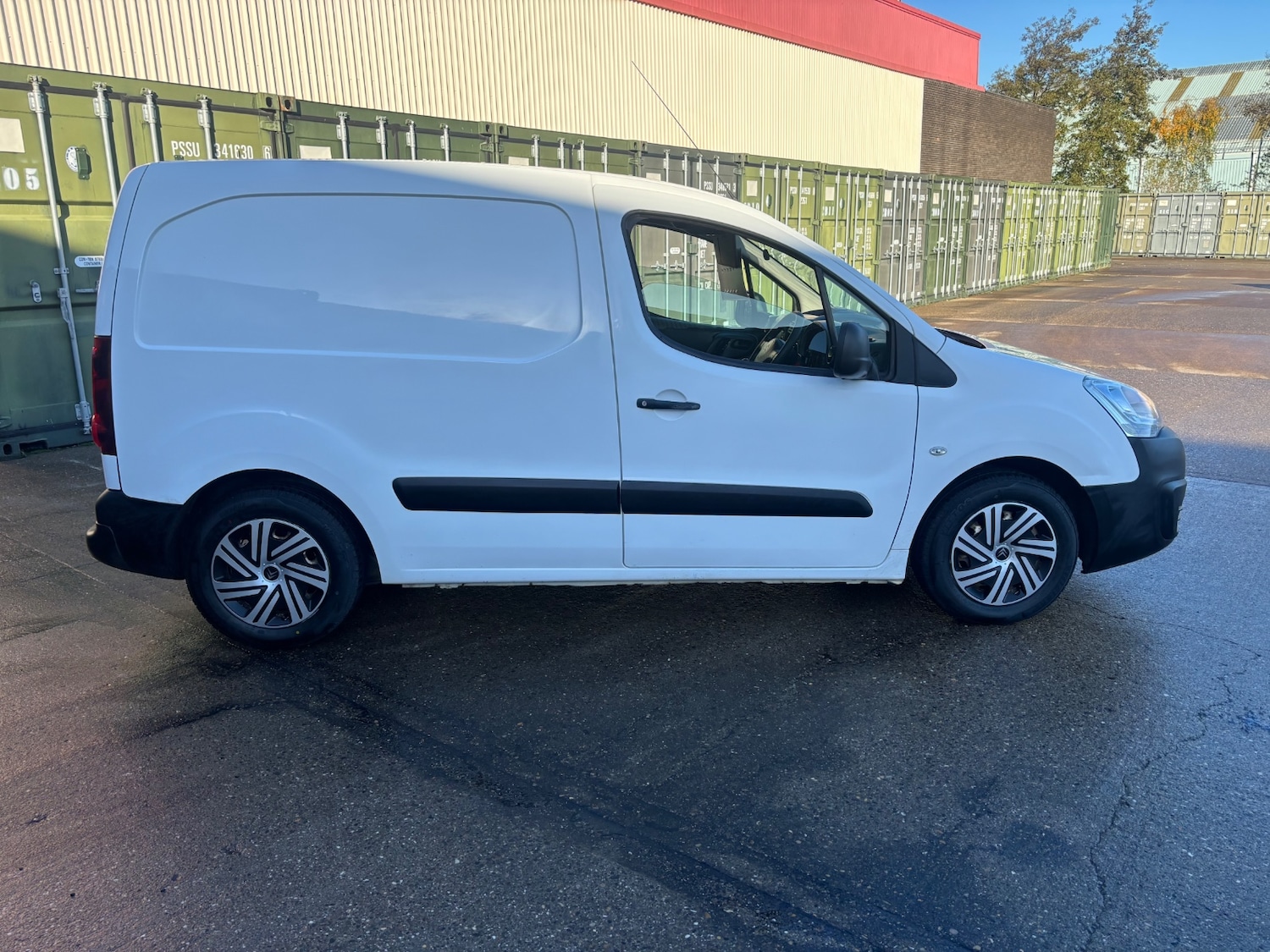 Used Citroen Berlingo 2017 for sale - 76560151: Photo 2