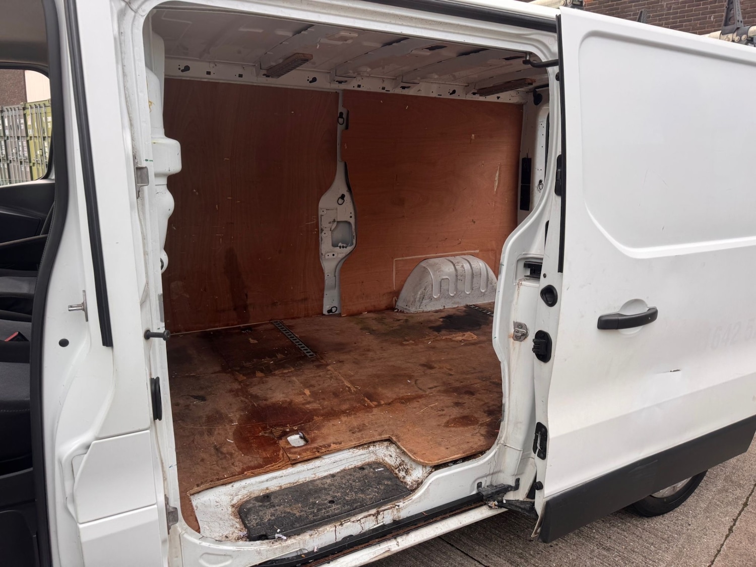 Used Vauxhall Vivaro 2015 for sale - 77210973: Photo 11